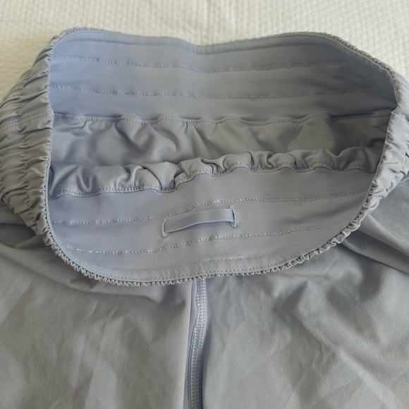 Lululemon Track That Mid-Rise Lined Short 5" Blue Linen SZ 6 - Picture 2 of 7